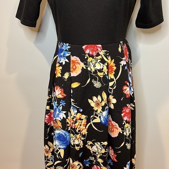 Women’s Floral Dress - Picture 4 of 17